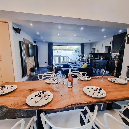 Brookfield بريستول